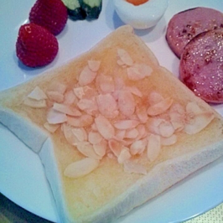 朝食に簡単！アーモンドジュガートースト！